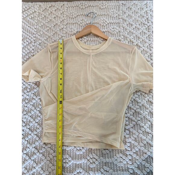 Lululemon Lightweight Mesh Reversible Yoga T-Shirt
Prosecco Small - Picture 7 of 7